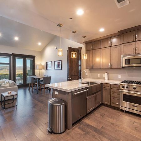 Blackstone Luxury 2Br, Walk To Skiing At Cabriolet, Mountain View, Shared Pool And Hot Tub, Gym Park Stadt Exterior foto