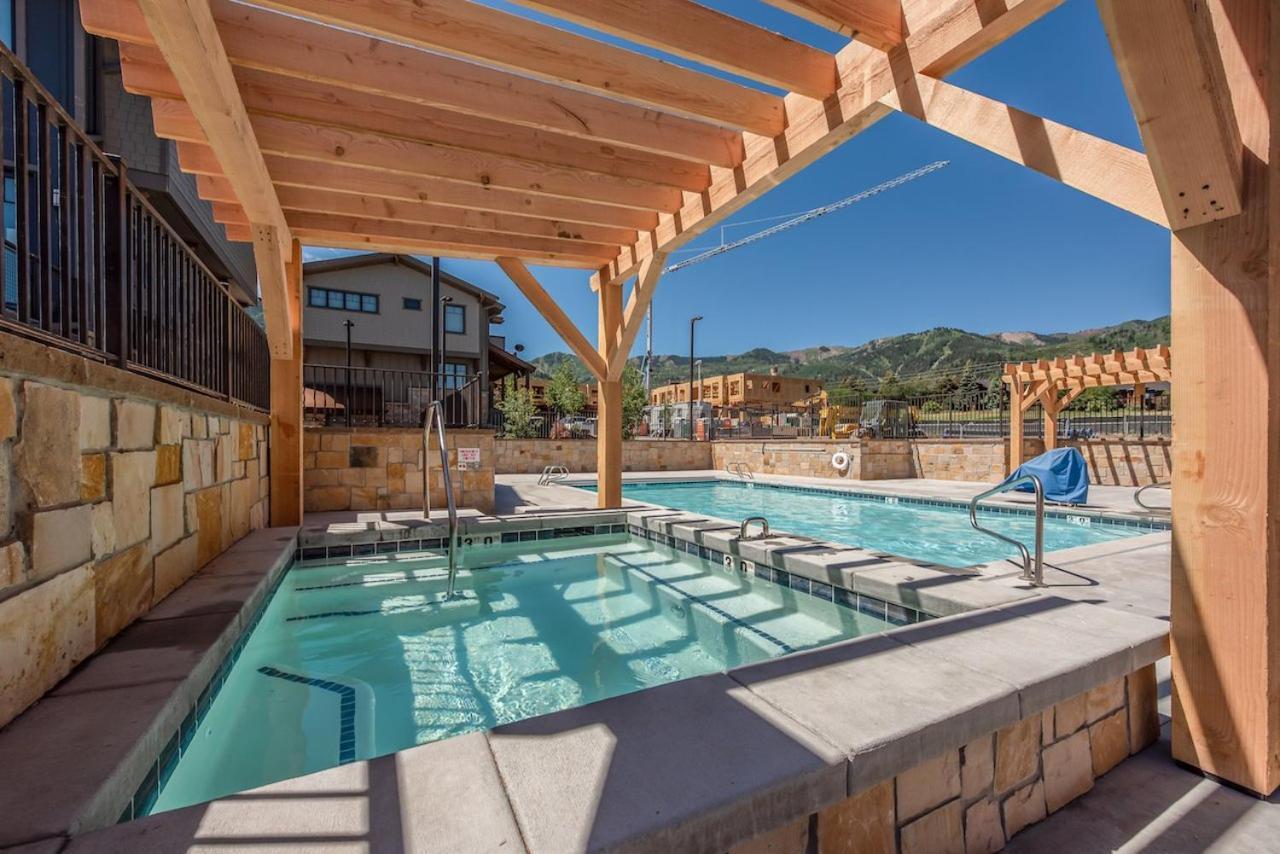 Blackstone Luxury 2Br, Walk To Skiing At Cabriolet, Mountain View, Shared Pool And Hot Tub, Gym Park Stadt Exterior foto